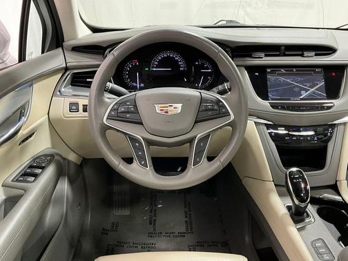 Radiant Silver Metallic 2017 Cadillac XT5 Premium Luxury