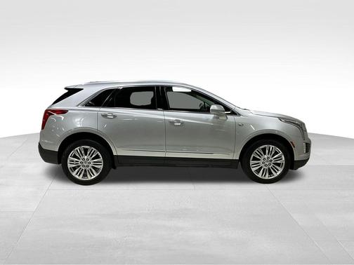 Radiant Silver Metallic 2017 Cadillac XT5 Premium Luxury