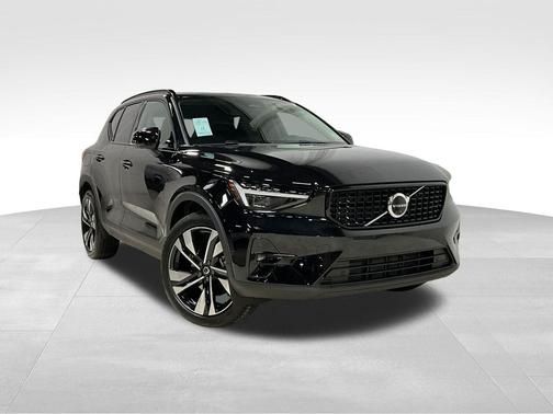 2026 Volvo XC40 Ultra, B5 AWD Gas (mild hybrid), Dark
