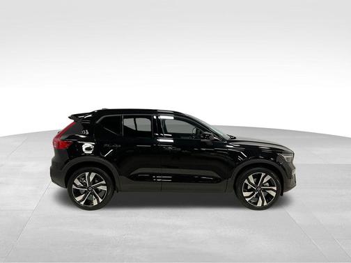 2026 Volvo XC40 Ultra, B5 AWD Gas (mild hybrid), Dark