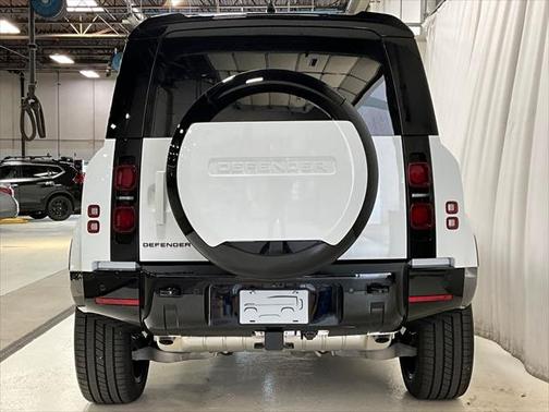 2025 Land Rover Defender 110 P400 X-Dynamic SE