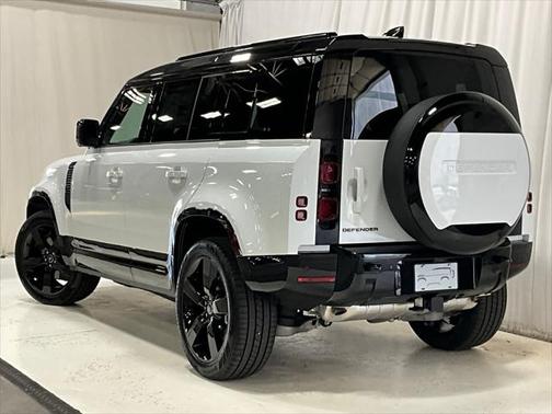 2025 Land Rover Defender 110 P400 X-Dynamic SE
