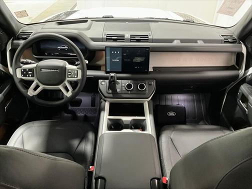 2025 Land Rover Defender 110 P400 X-Dynamic SE