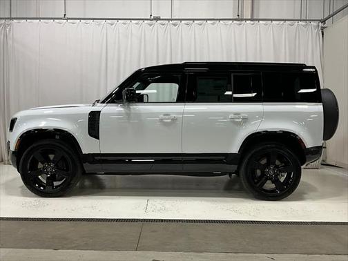 2025 Land Rover Defender 110 P400 X-Dynamic SE