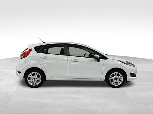 Oxford White 2014 Ford Fiesta SE