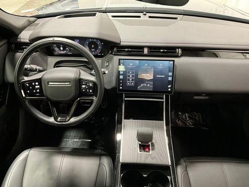 2026 Land Rover Range Rover Velar P250 SE R-Dynamic