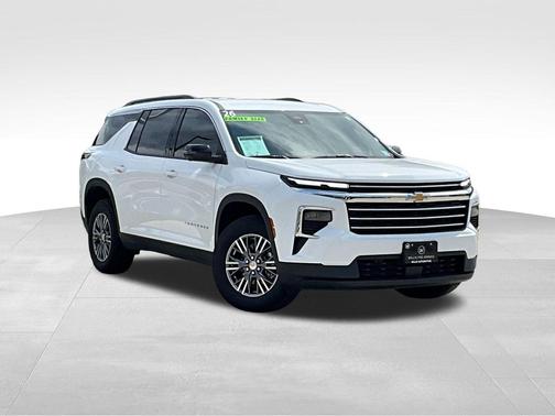 Summit White 2026 Chevrolet Traverse LT