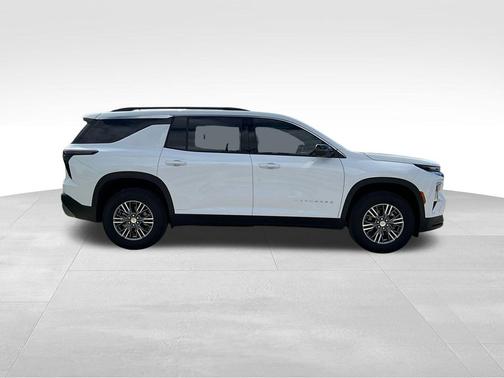 Summit White 2026 Chevrolet Traverse LT