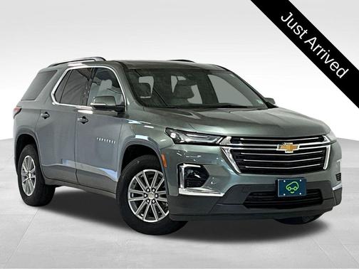Silver Sage Metallic 2022 Chevrolet Traverse LT Leather
