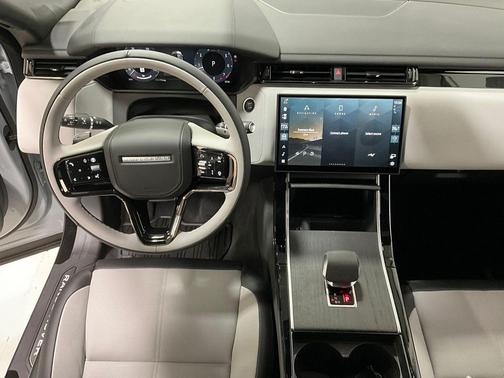 2026 Land Rover Range Rover Velar P250 SE R-Dynamic