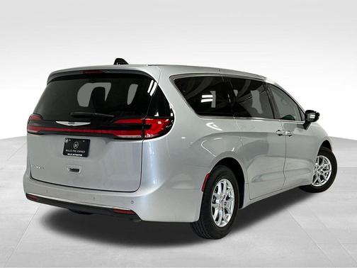 Silver Mist Clearcoat 2024 Chrysler Pacifica Touring L