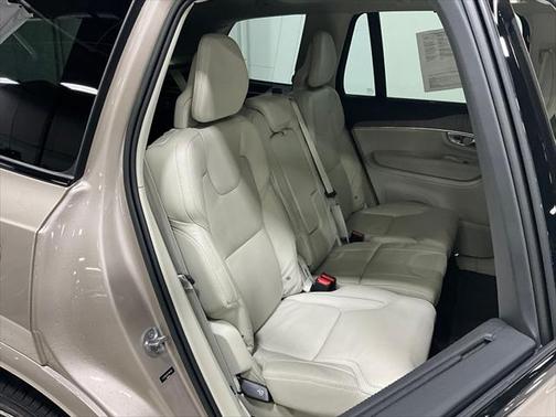 2023 Volvo XC90 Recharge Plug-In Hybrid T8 Ultimate Dark Theme 7-Seater