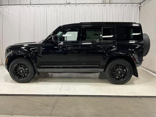 2025 Land Rover Defender P400 X-Dynamic SE