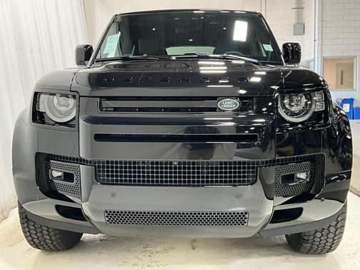 2025 Land Rover Defender P400 X-Dynamic SE
