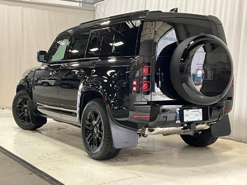 2025 Land Rover Defender P400 X-Dynamic SE
