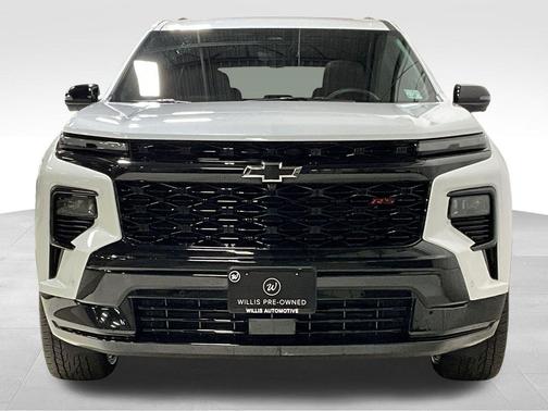 Iridescent Pearl Tricoat 2024 Chevrolet Traverse RS