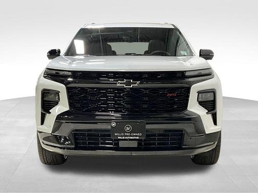 Iridescent Pearl Tricoat 2024 Chevrolet Traverse RS