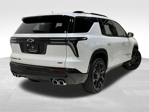 Iridescent Pearl Tricoat 2024 Chevrolet Traverse RS