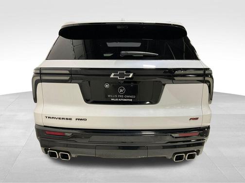 Iridescent Pearl Tricoat 2024 Chevrolet Traverse RS