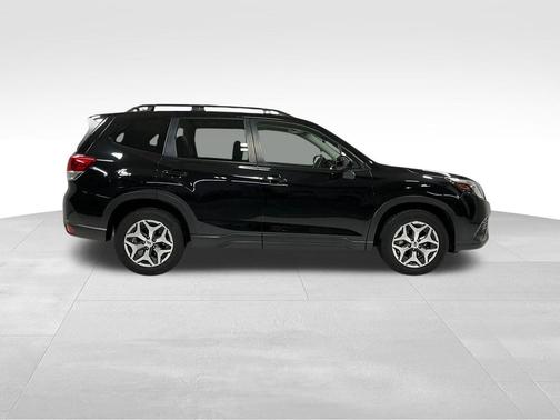Crystal Black Silica 2023 Subaru Forester Premium