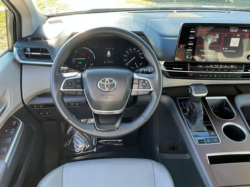 2024 Toyota Sienna XLE
