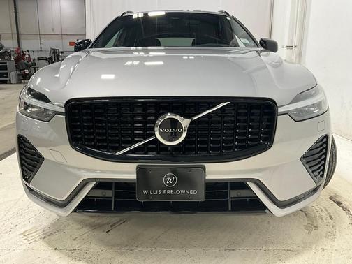 2022 Volvo XC60 B6 R-Design
