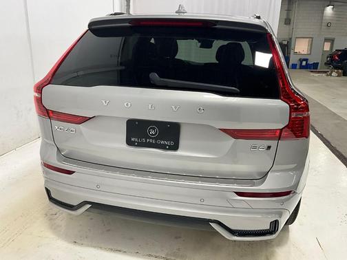 2022 Volvo XC60 B6 R-Design