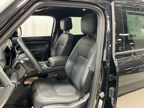2025 Land Rover Defender P400 S