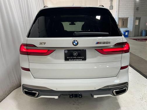 2022 BMW X7 M50i