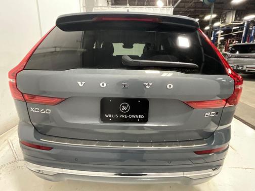 2022 Volvo XC60 B5 Inscription