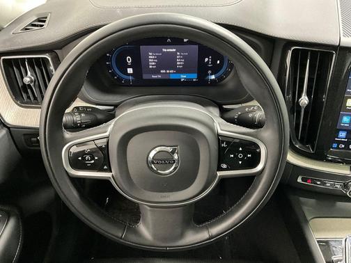 2022 Volvo XC60 B5 Inscription