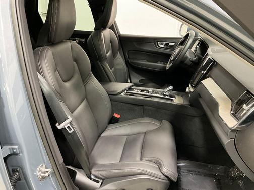 2022 Volvo XC60 B5 Inscription