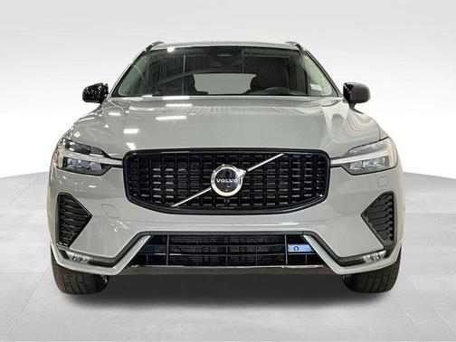 2025 Volvo XC60 B5 Ultra