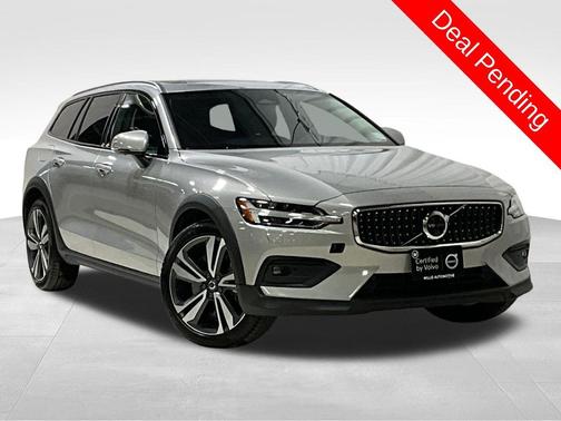 2025 Volvo V60 Cross Country Plus, B5 AWD Gas (mild hybrid)