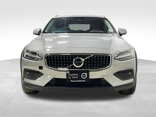 2025 Volvo V60 Cross Country Plus, B5 AWD Gas (mild hybrid)