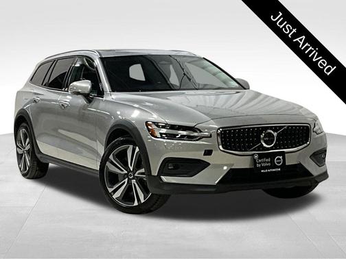 2025 Volvo V60 Cross Country Plus, B5 AWD Gas (mild hybrid)