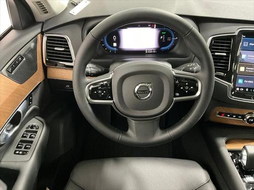 2025 Volvo XC90 Plug-In Hybrid T8 Plus 7-Seater