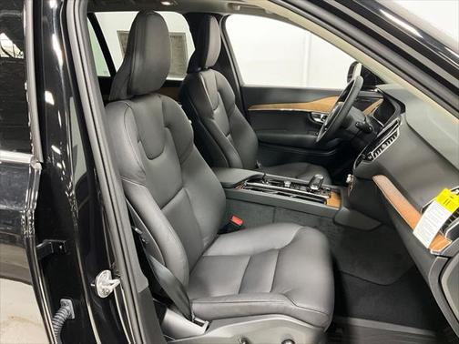 2025 Volvo XC90 Plug-In Hybrid T8 Plus 7-Seater