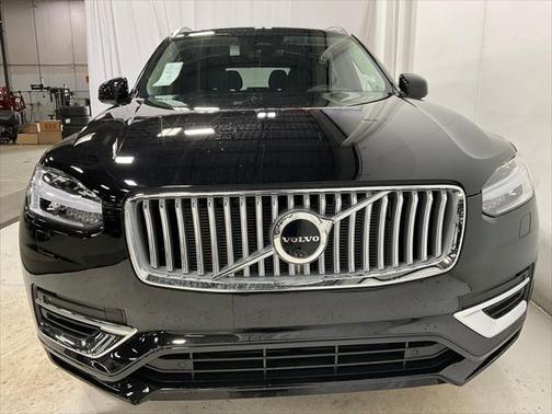 2025 Volvo XC90 Plug-In Hybrid T8 Plus 7-Seater