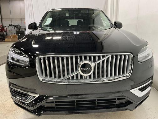 2025 Volvo XC90 Plug-In Hybrid T8 Plus 7-Seater