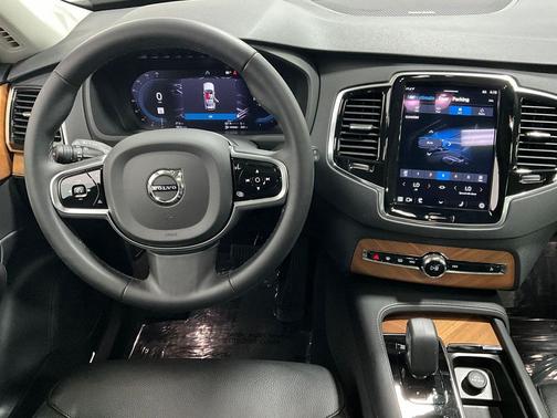 2023 Volvo XC90 Recharge Plug-In Hybrid T8 Plus 6-Seater
