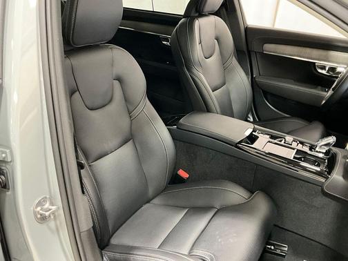 2024 Volvo S90 Recharge Plug-In Hybrid T8 Ultimate