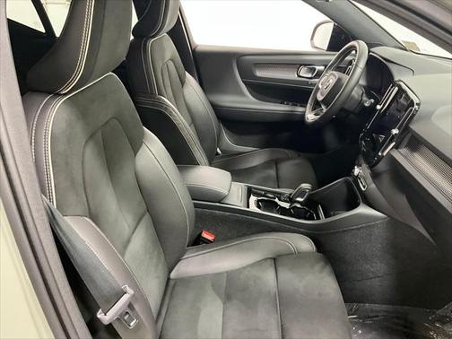 2021 Volvo XC40 Recharge Pure Electric P8