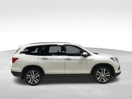 White Diamond Pearl 2016 Honda Pilot Touring
