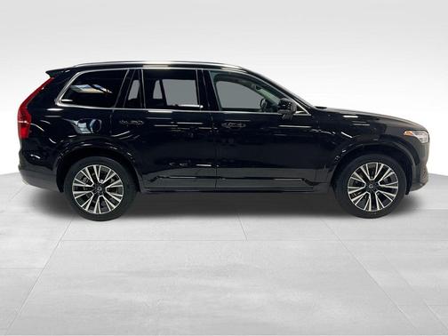 2020 Volvo XC90 T6 Momentum