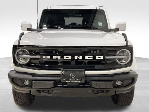 Oxford White 2025 Ford Bronco Outer Banks