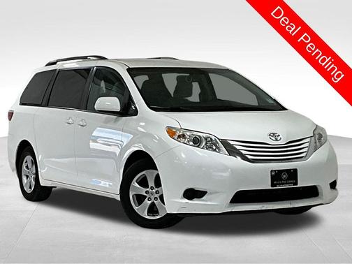 Super White 2016 Toyota Sienna LE