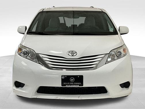 Super White 2016 Toyota Sienna LE
