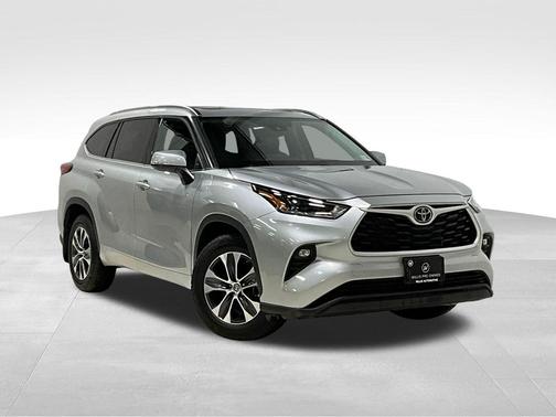 Celestial Silver Metallic 2021 Toyota Highlander XLE