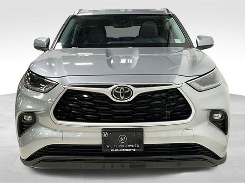 Celestial Silver Metallic 2021 Toyota Highlander XLE